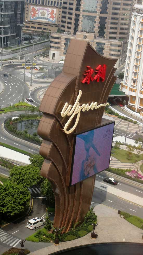 Wynn Macau sign day